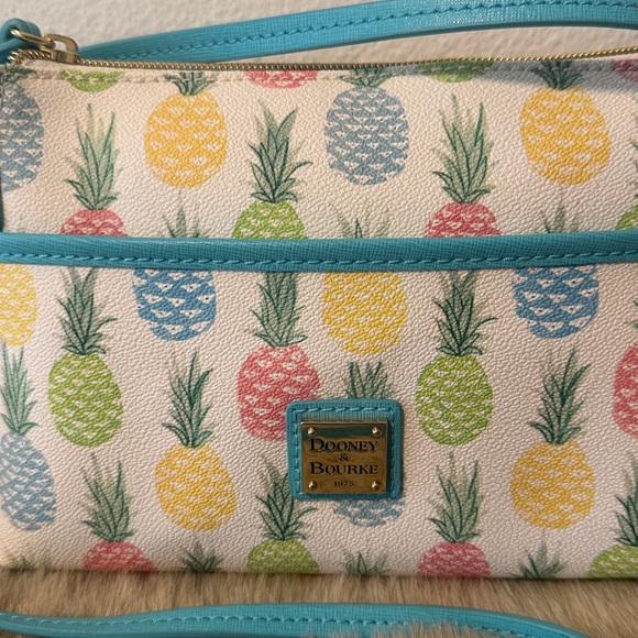 Dooney & Bourke Pineapple Print Pouchette Crossbody Bag new without tags - Picture 2 of 7
